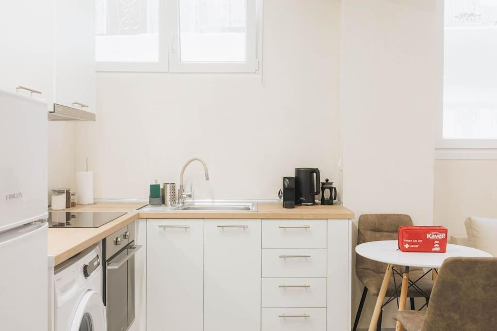 Modern Hiding Place In The Heart Of Athene Buitenkant foto